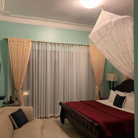 Lakepoint Villa Entebbe Exteriör bild