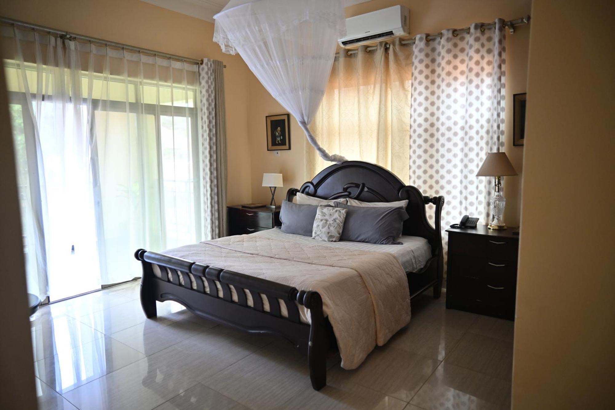 Lakepoint Villa Entebbe Exteriör bild