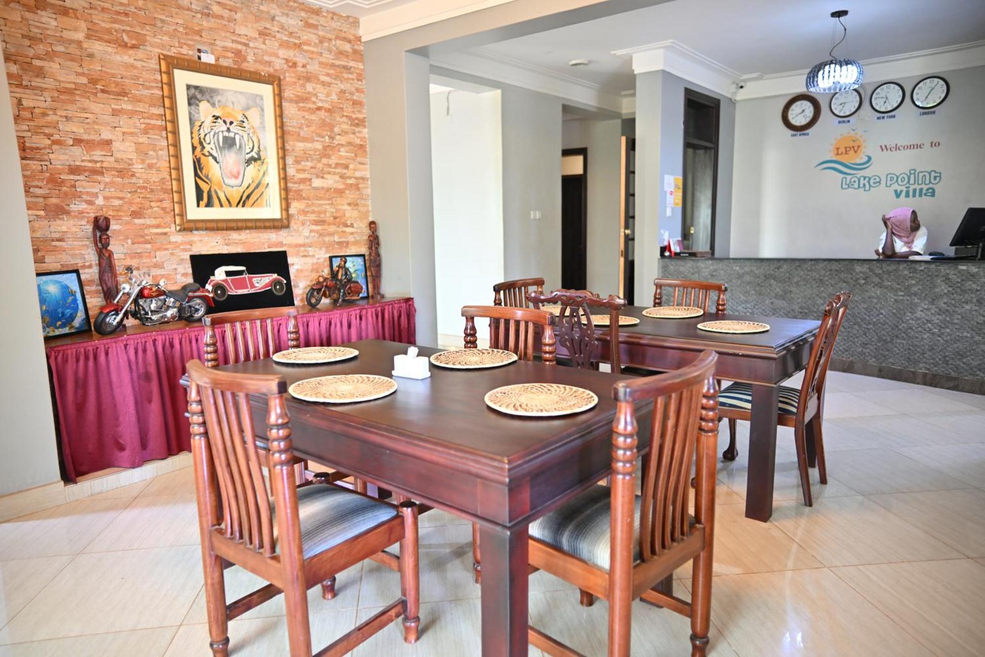 Lakepoint Villa Entebbe Exteriör bild